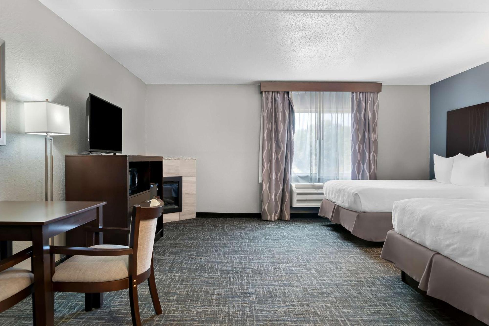 Hotel Western Airport & 3*